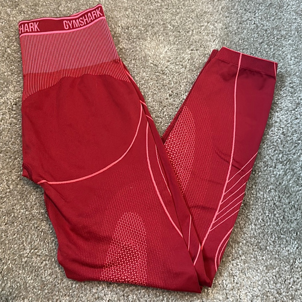 GYMSHARK red leggings